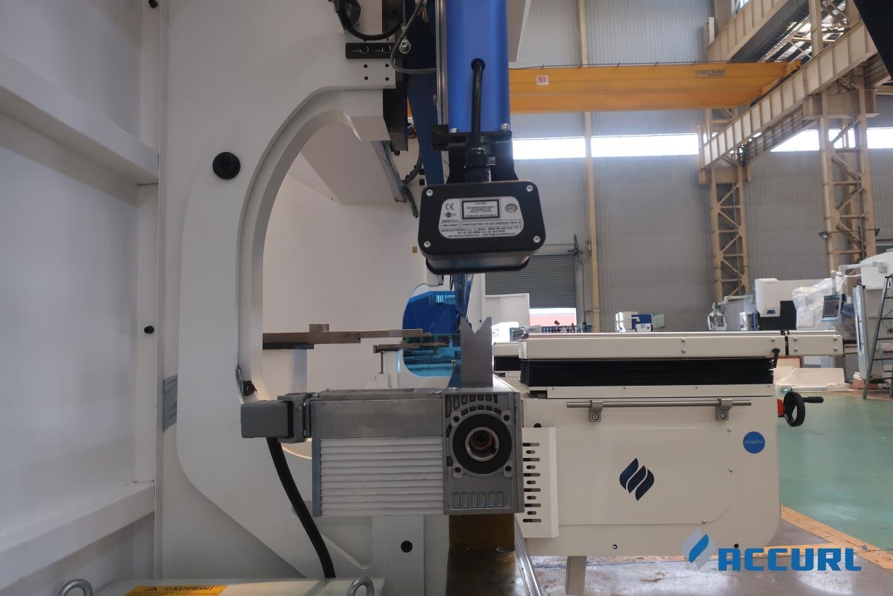 10 Axis CNC Large Press Brake Bending Machine with IRIS PLUS5